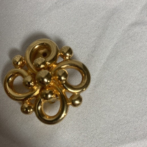 Edwin Pearl Goldtone Clip-On Earrings - Picture 2 of 7